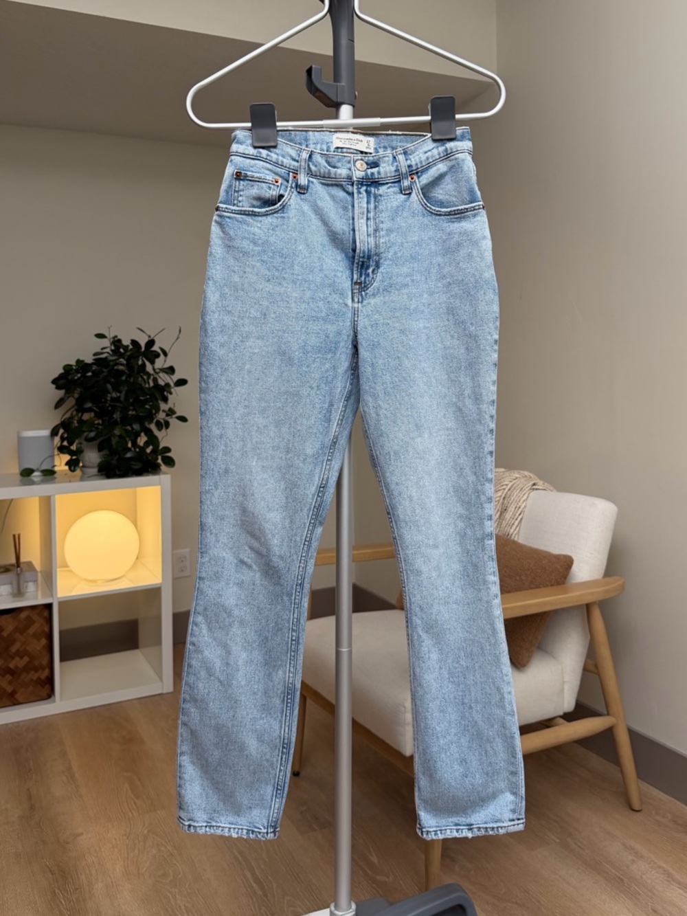 Women’s | Abercrombie & Fitch Ultra High Rise 90s Straight Jeans, Light | 27 4S